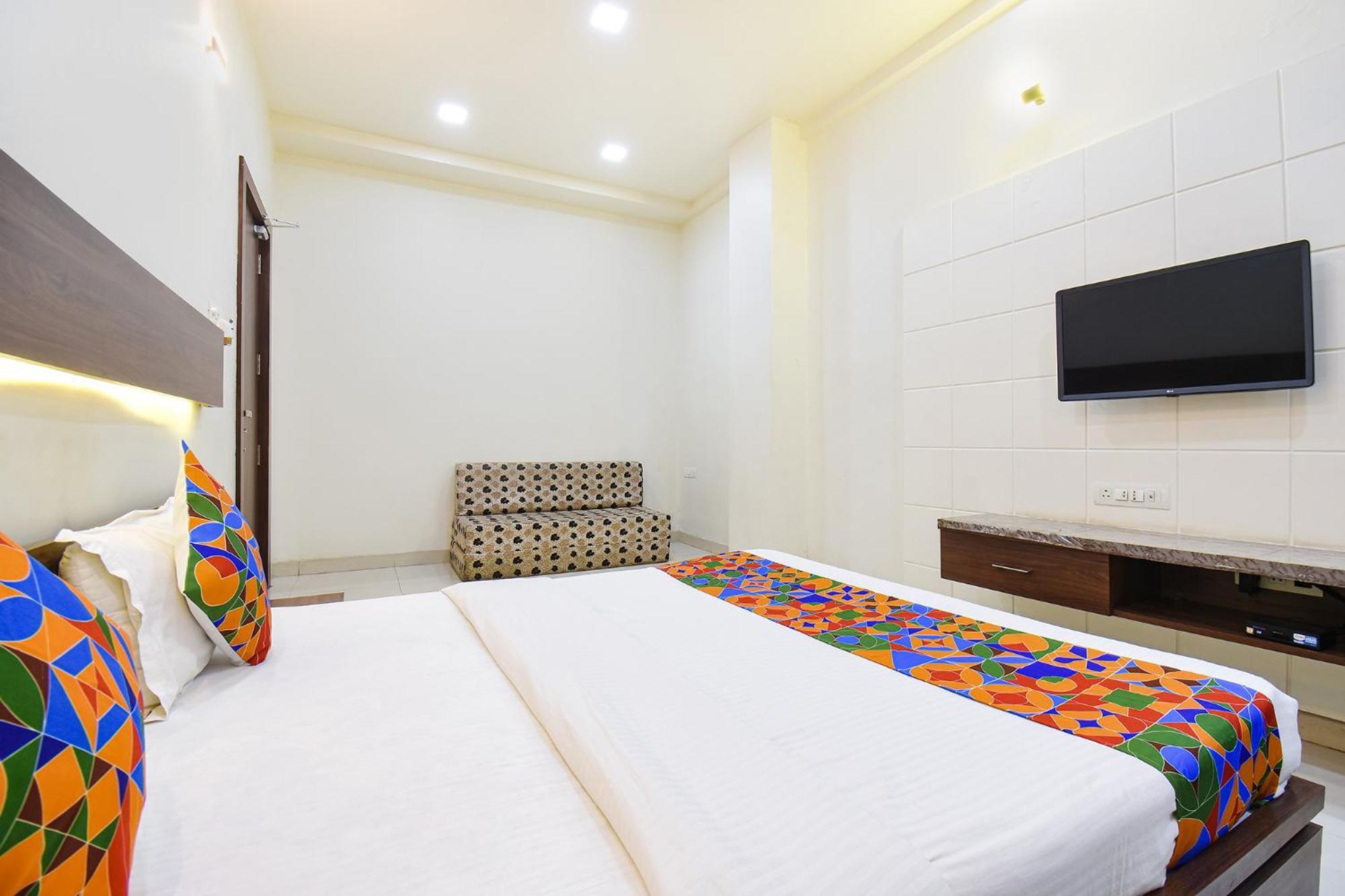 Fabhotel Royal Suits - Nr Mahadji Shinde Chhatri Mundhva Exterior foto