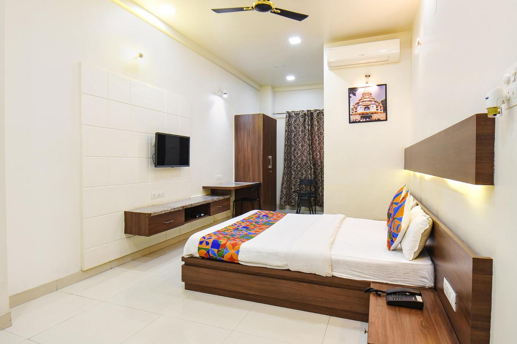 Fabhotel Royal Suits - Nr Mahadji Shinde Chhatri Mundhva Exterior foto